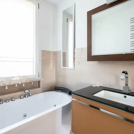 Luxury דירה סירמיונה